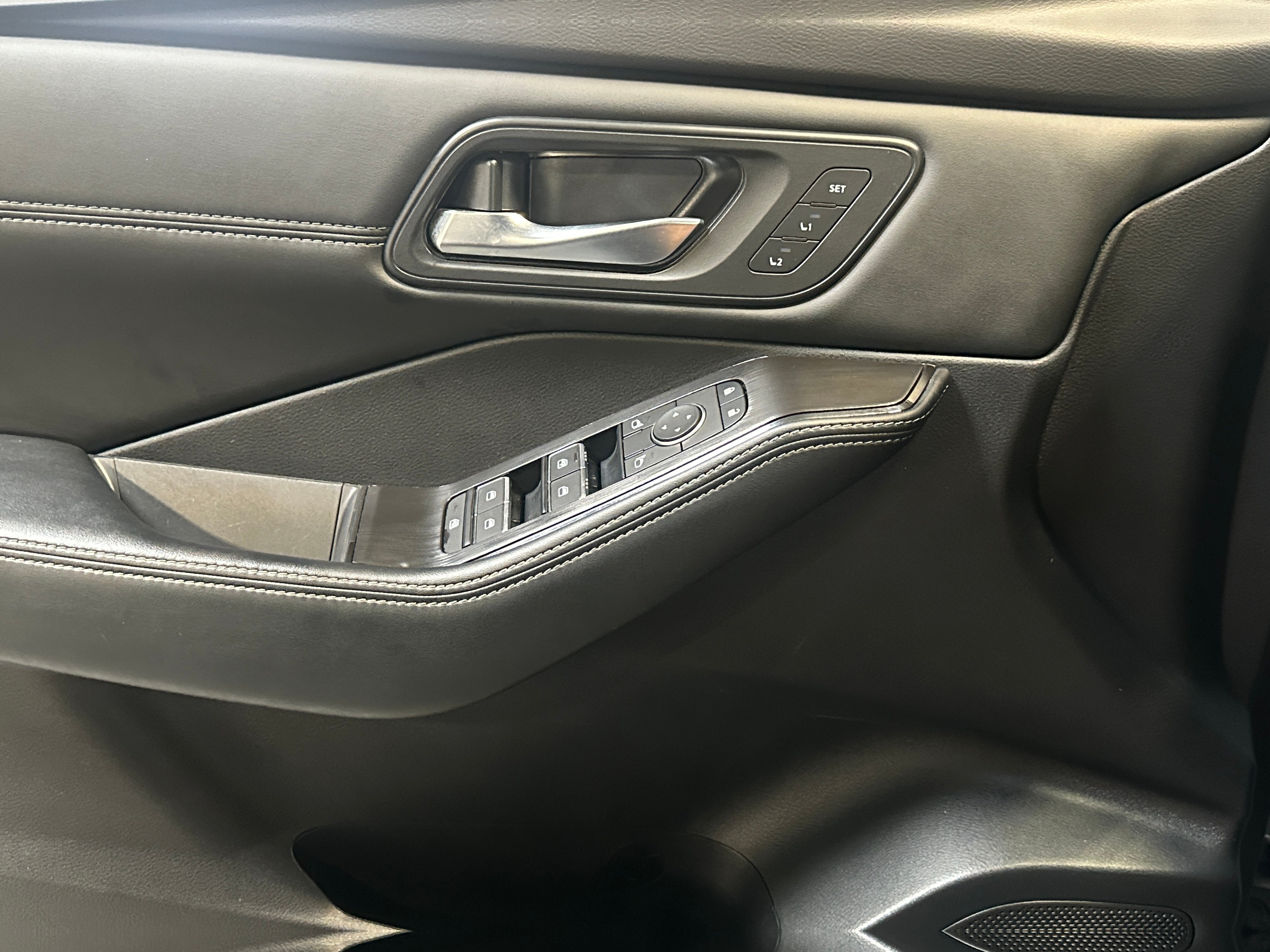 2025 Nissan Rogue SL - Photo 10