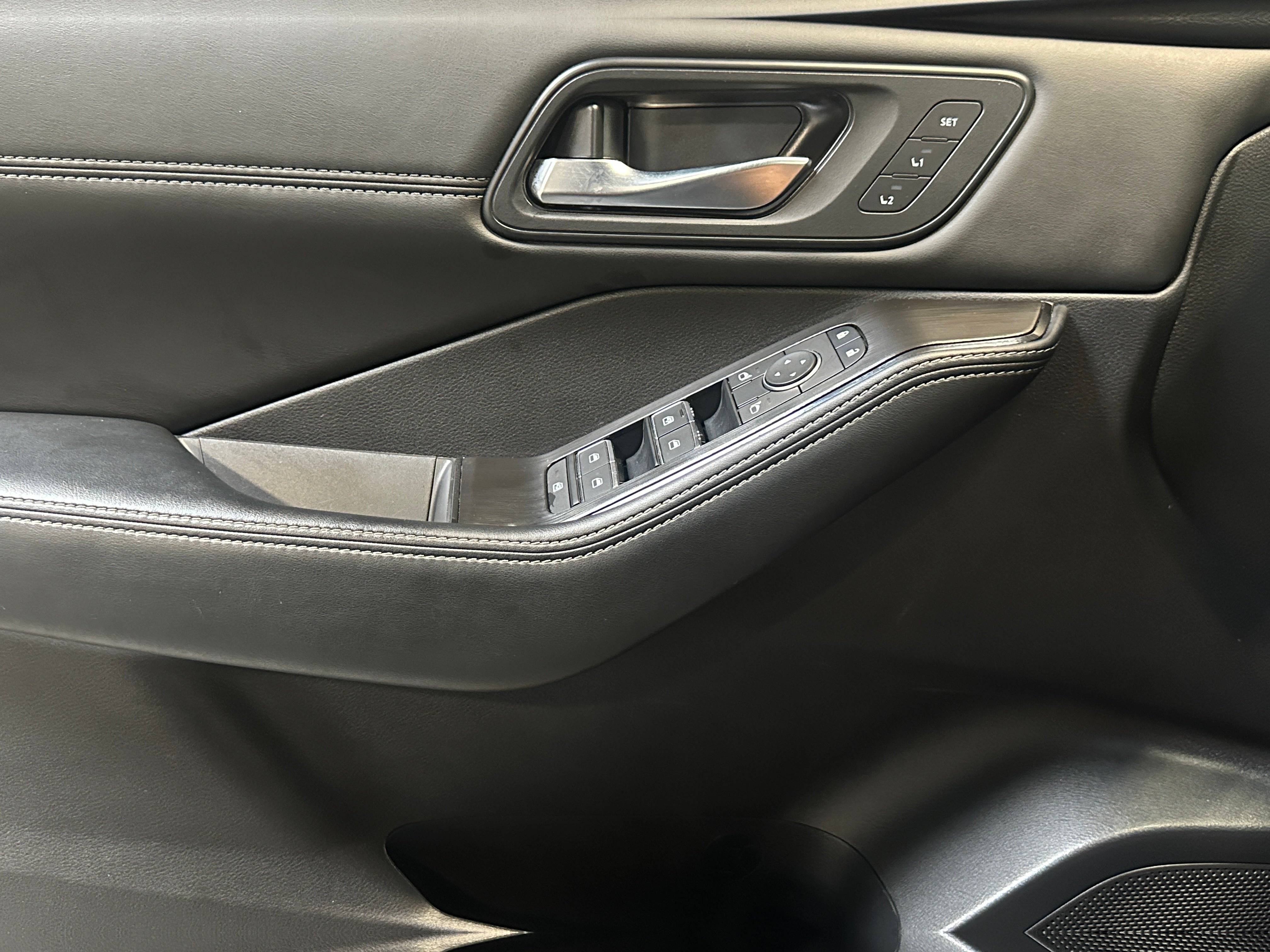 2025 Nissan Rogue SL - Photo 24