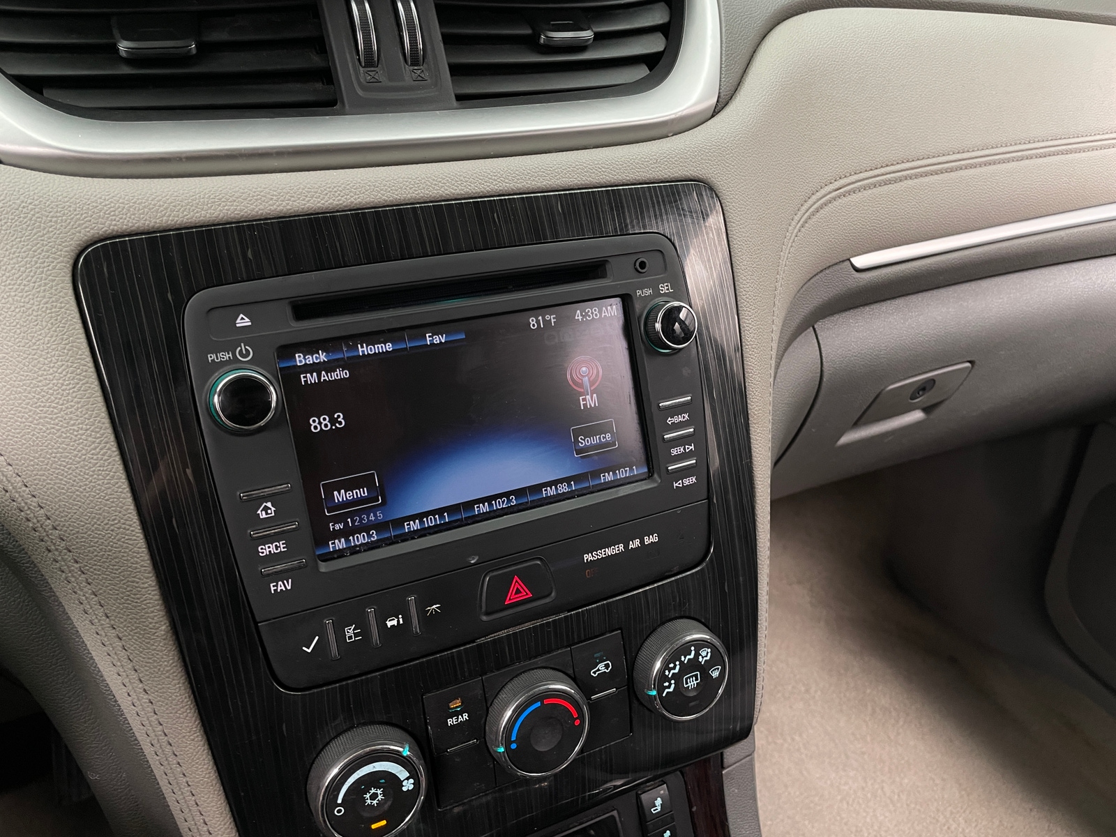 Thumbnail: 2015 Chevrolet Traverse - 4