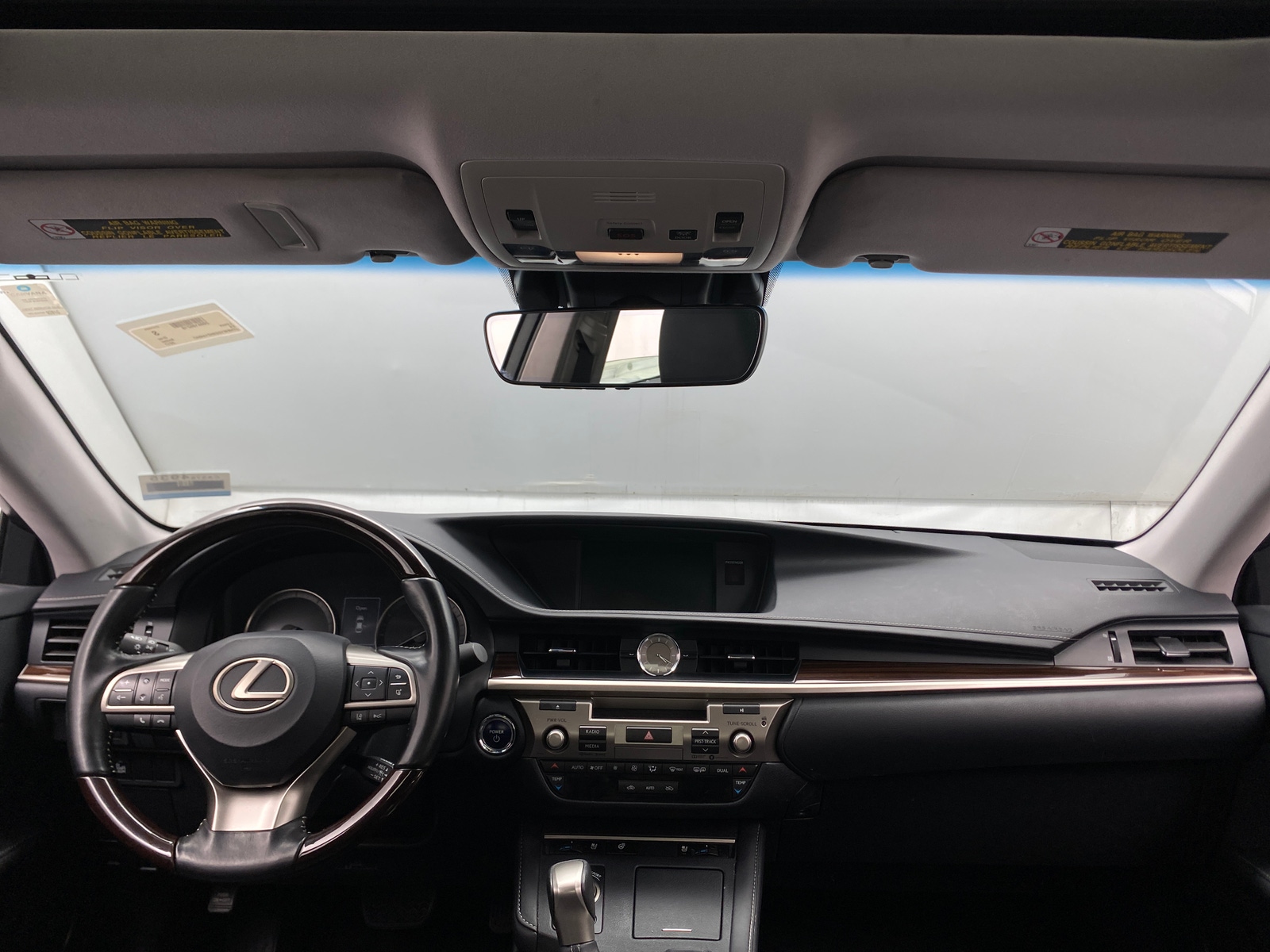 Thumbnail: 2017 Lexus ES - 3