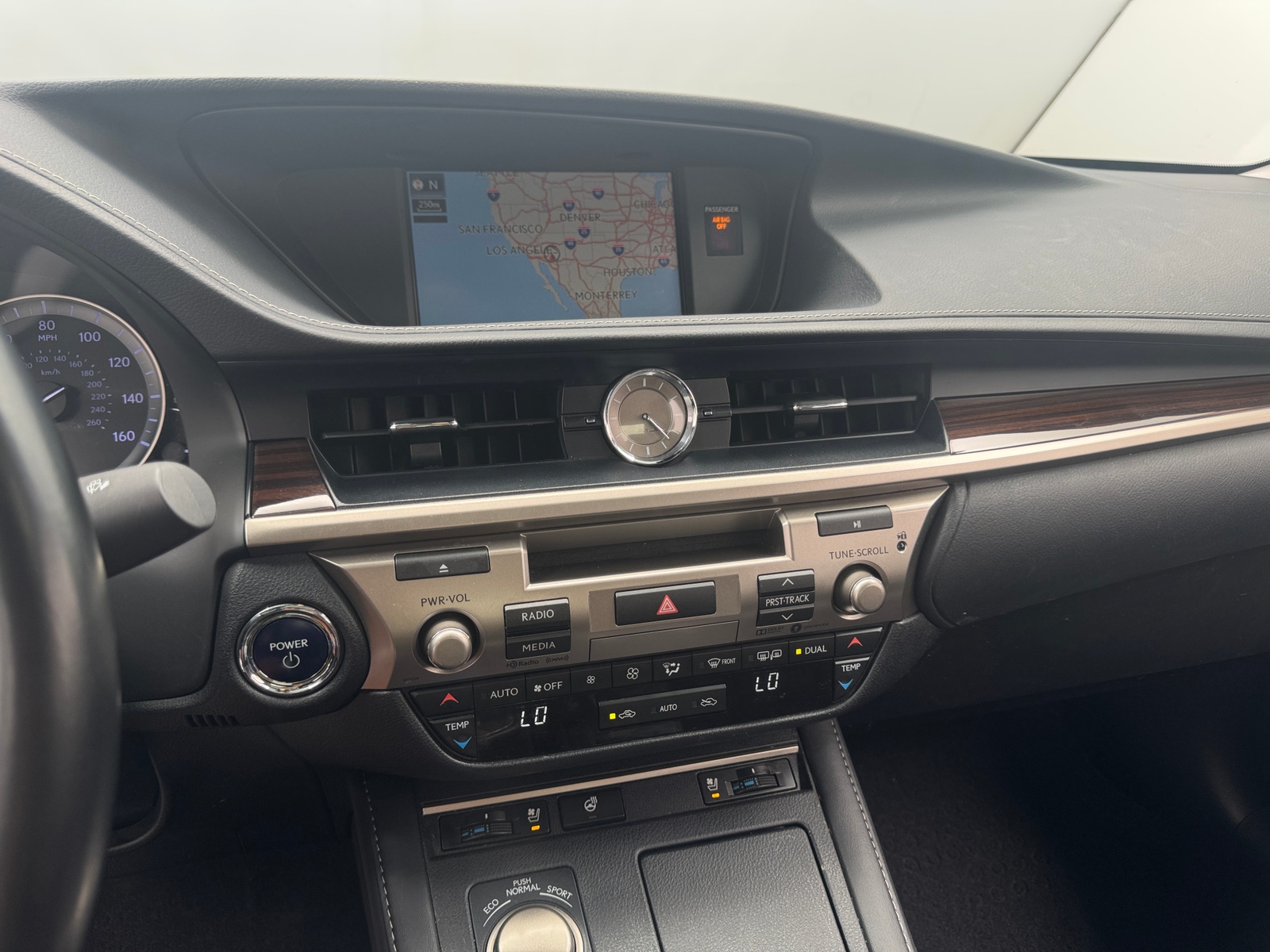 Thumbnail: 2017 Lexus ES - 4