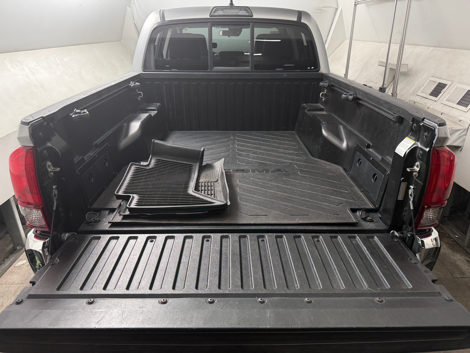 Thumbnail: 2018 Toyota Tacoma - 7
