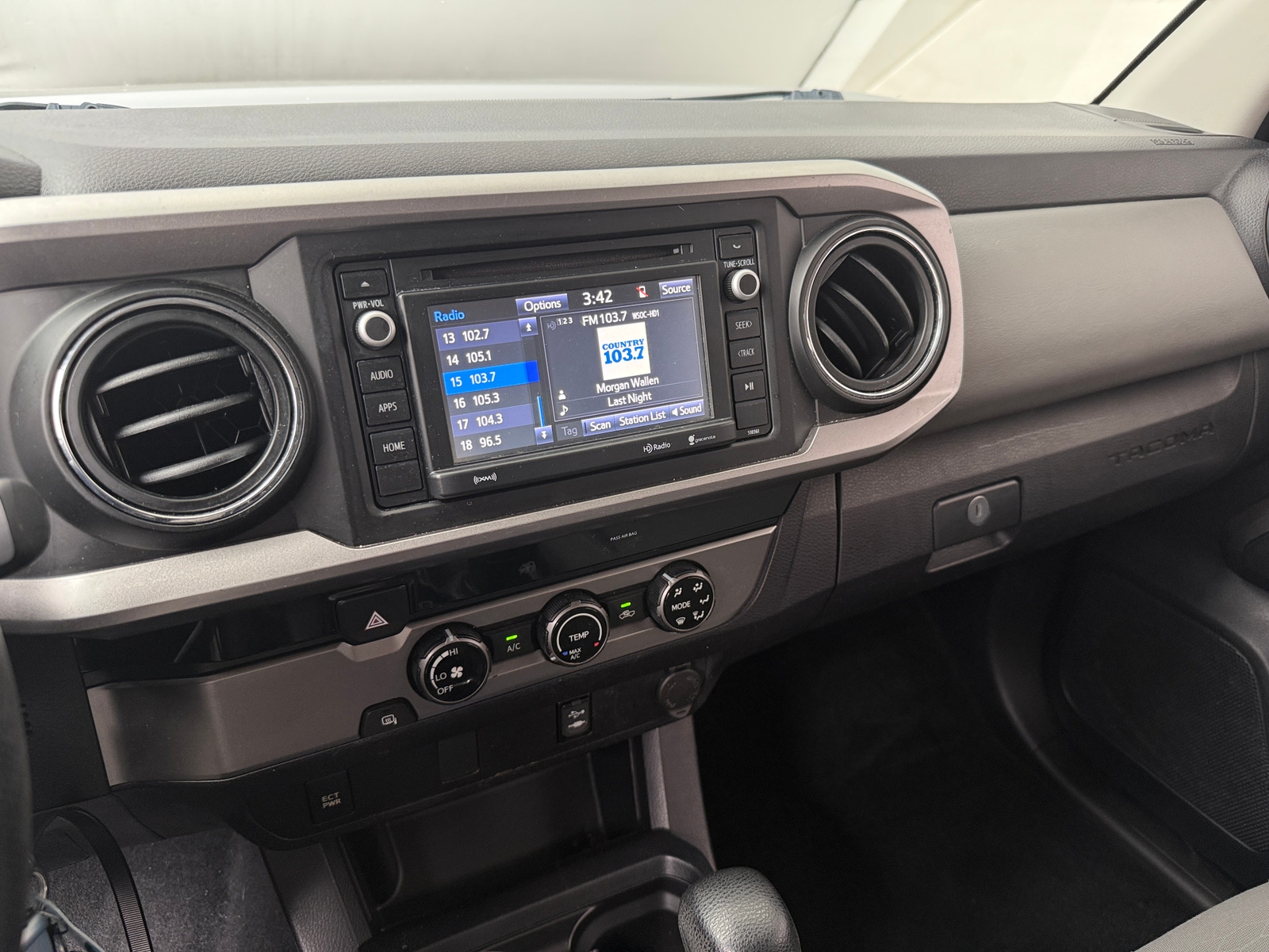 Thumbnail: 2018 Toyota Tacoma - 4