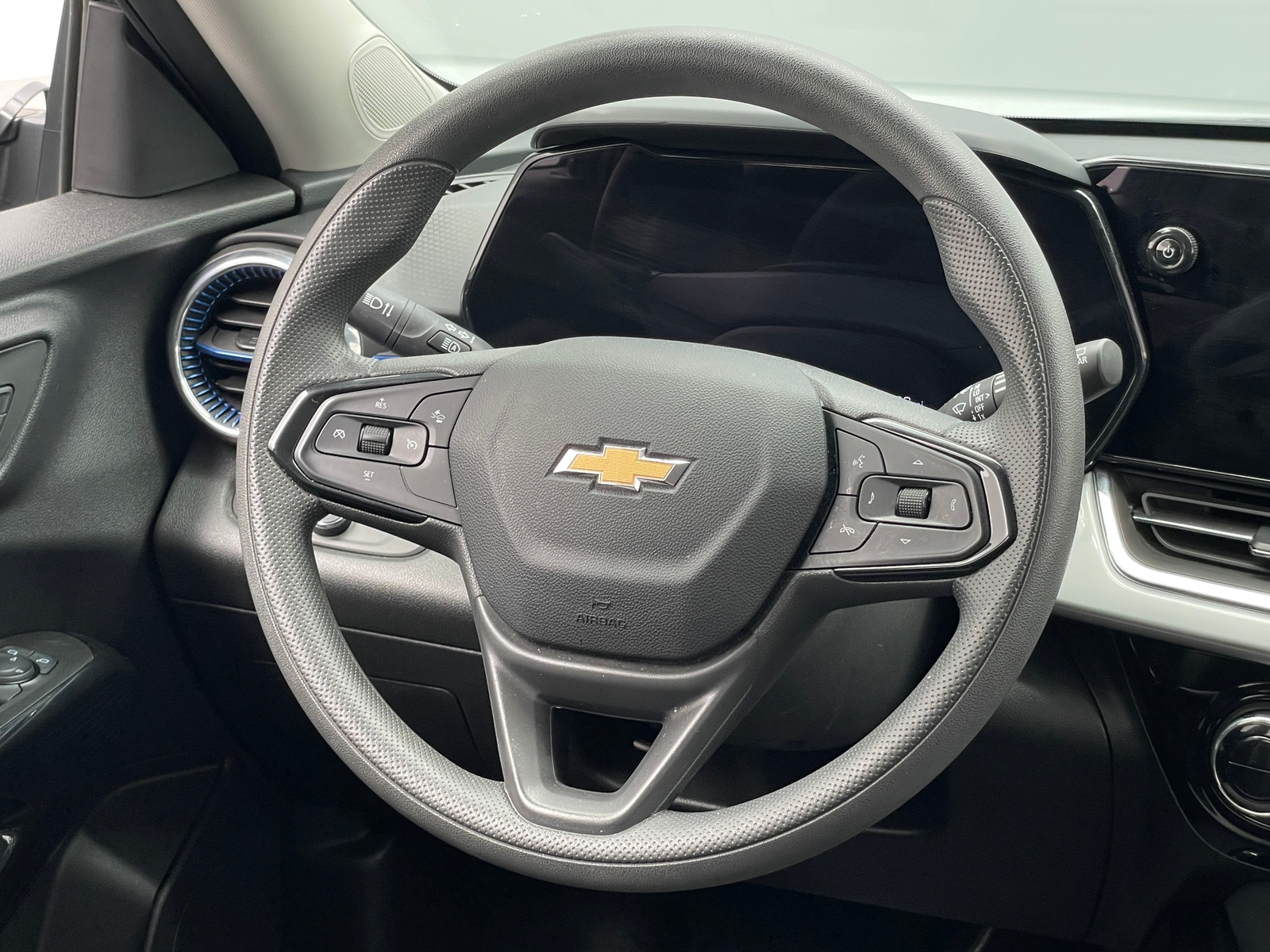 Thumbnail: 2025 Chevrolet Trax - 4