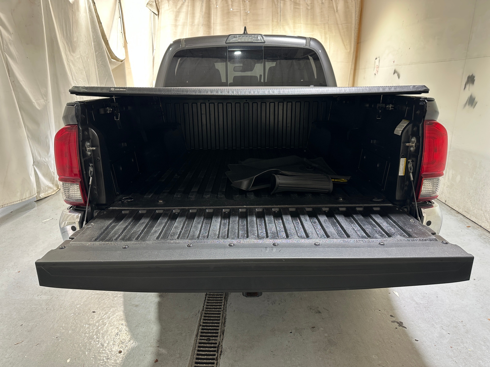Thumbnail: 2018 Toyota Tacoma - 7