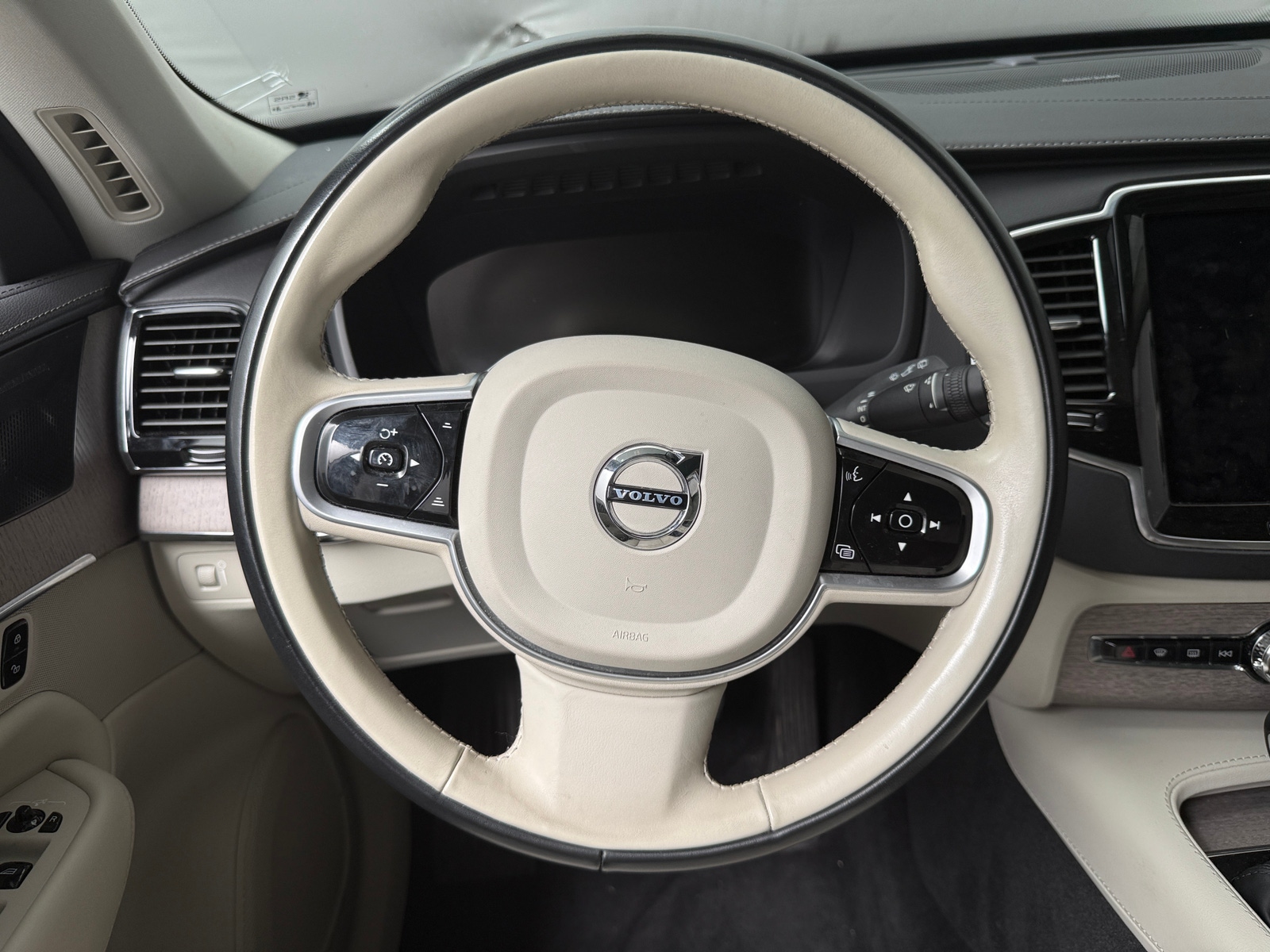 Thumbnail: 2022 Volvo XC90 - 4