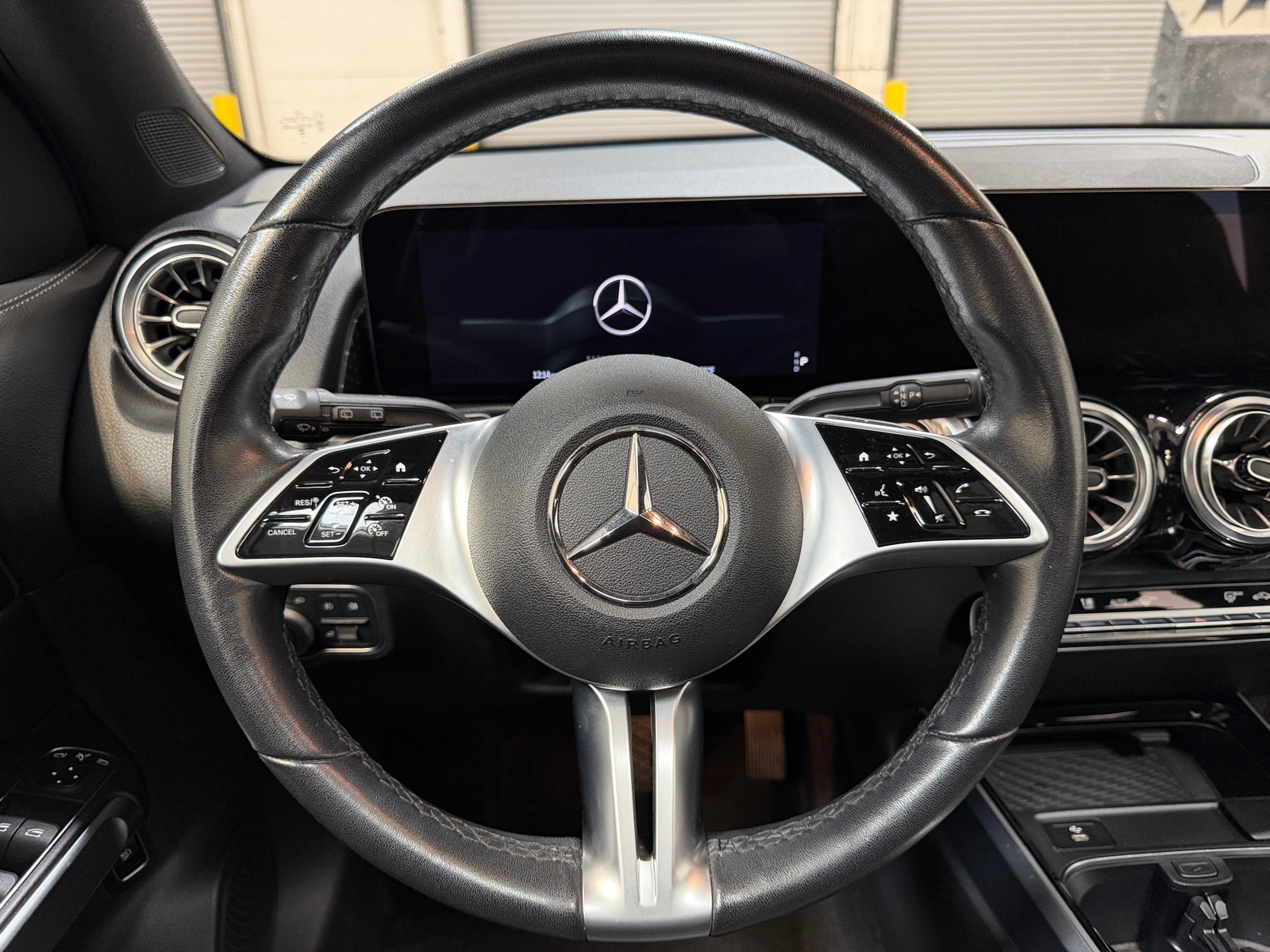 Thumbnail: 2025 Mercedes-Benz GLB - 4