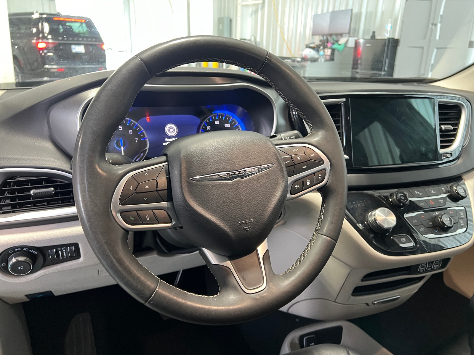 Thumbnail: 2024 Chrysler Pacifica - 4