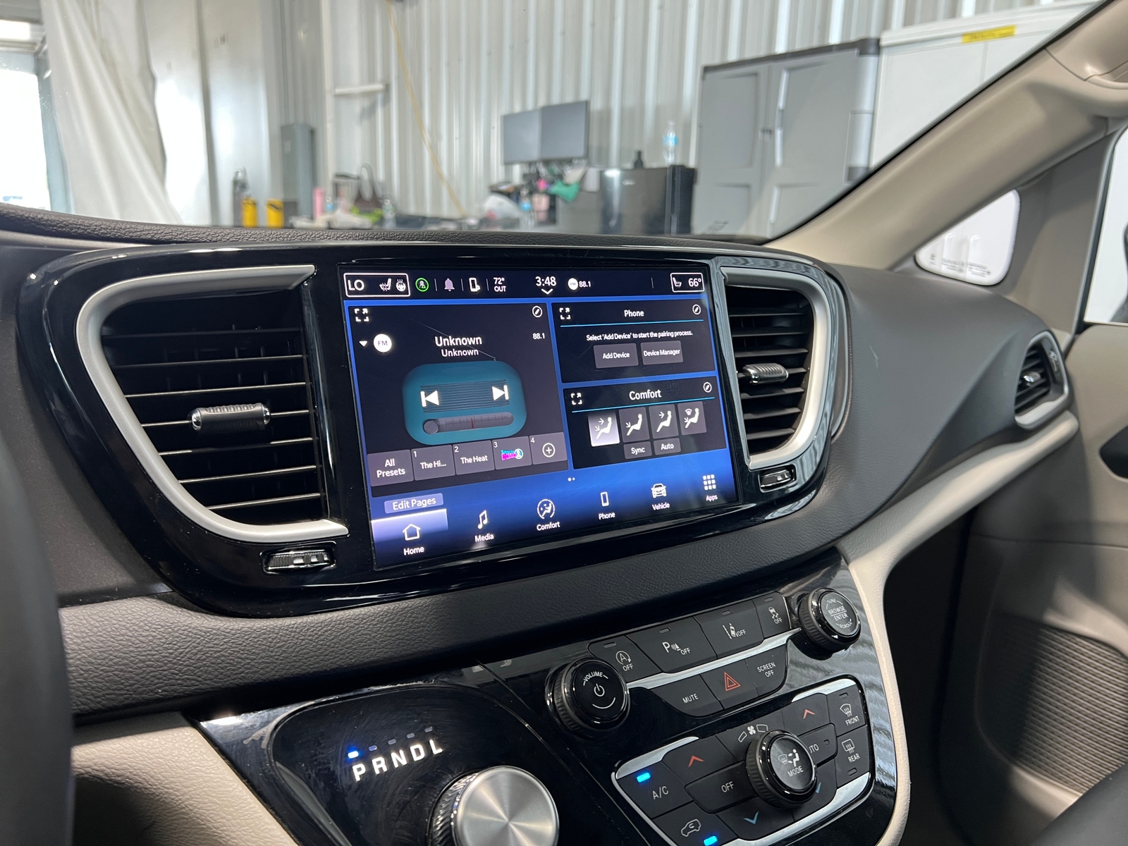 Thumbnail: 2024 Chrysler Pacifica - 3