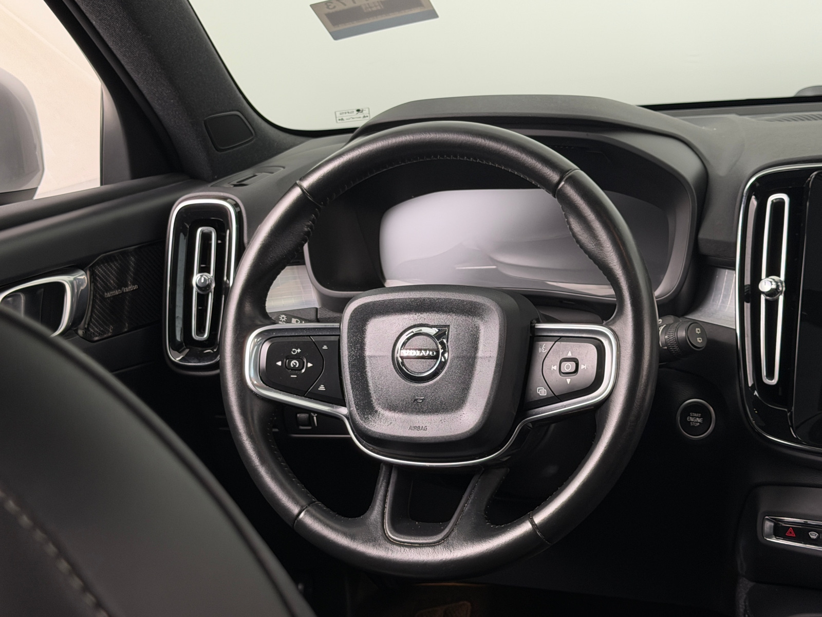 Thumbnail: 2019 Volvo XC40 - 4