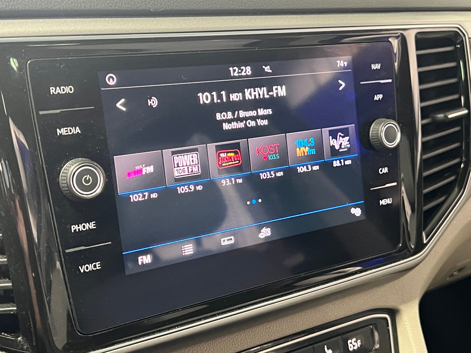 Thumbnail: 2019 Volkswagen Atlas - 3
