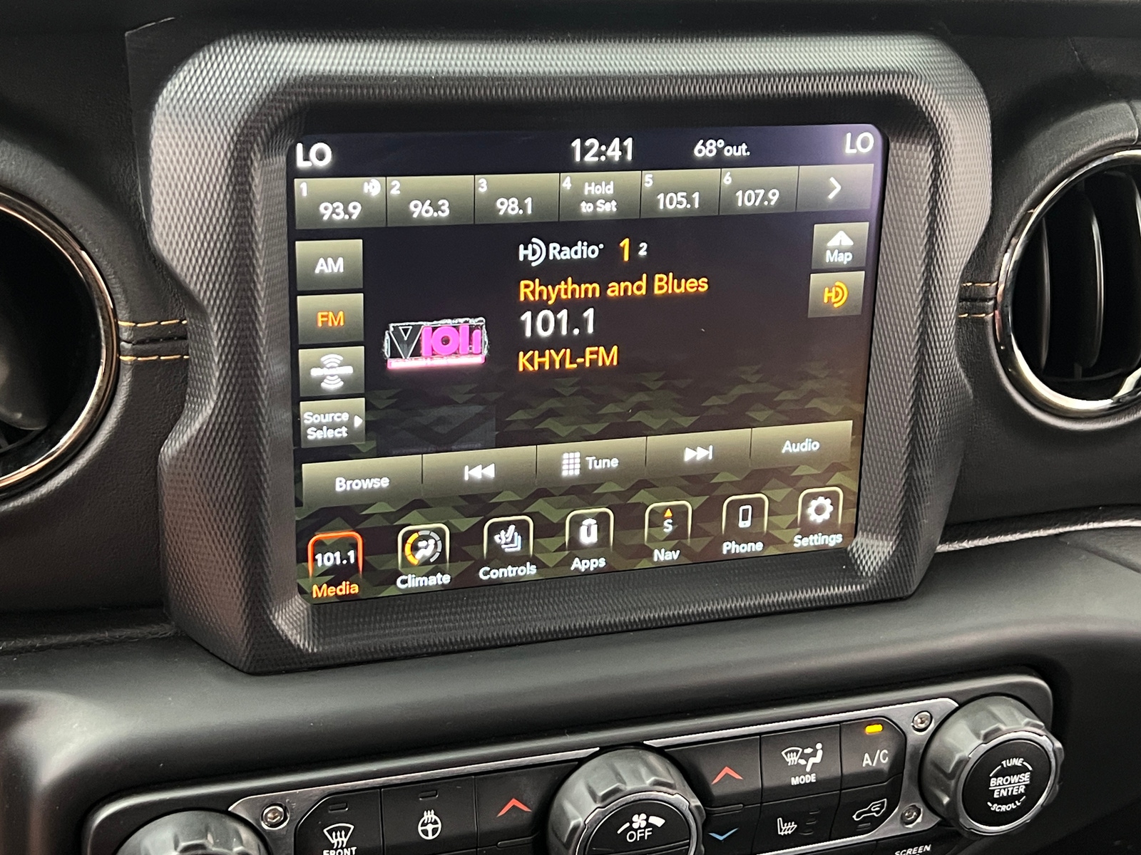 Thumbnail: 2021 Jeep Wrangler - 3