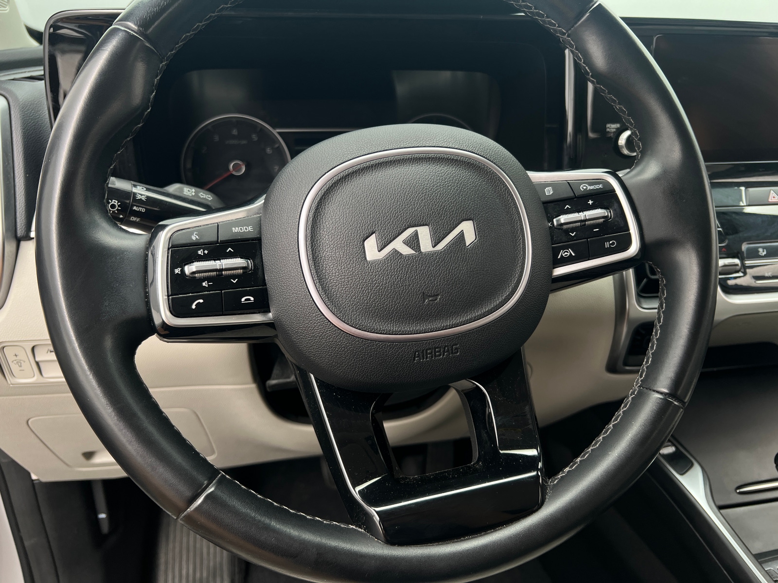 Thumbnail: 2022 Kia Sorento - 4