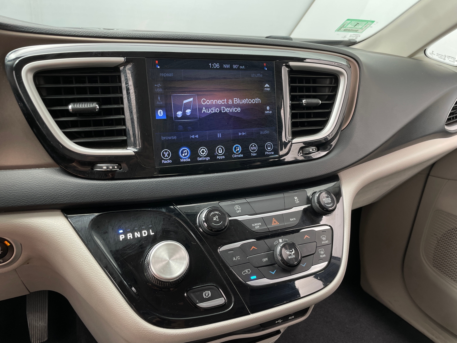 Thumbnail: 2017 Chrysler Pacifica - 4