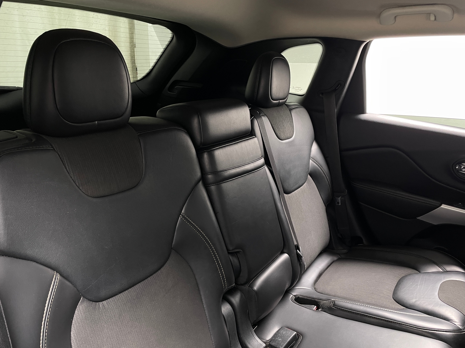 Thumbnail: 2018 Jeep Cherokee - 6