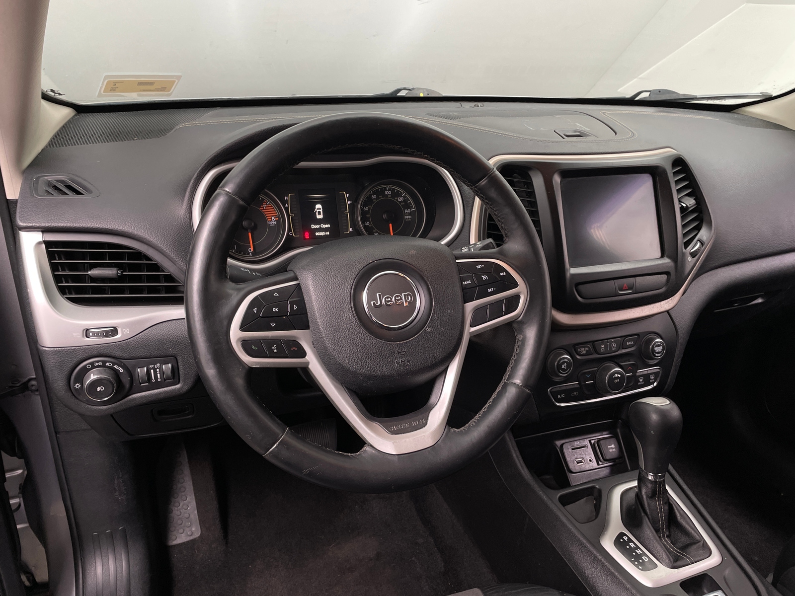 Thumbnail: 2018 Jeep Cherokee - 5
