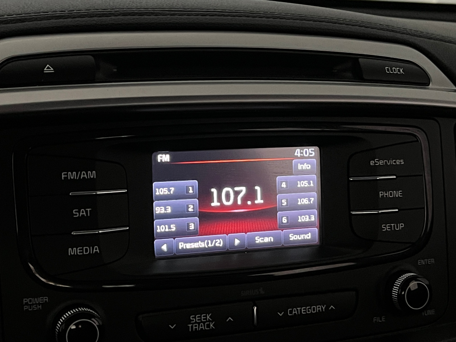 Thumbnail: 2016 Kia Sorento - 4