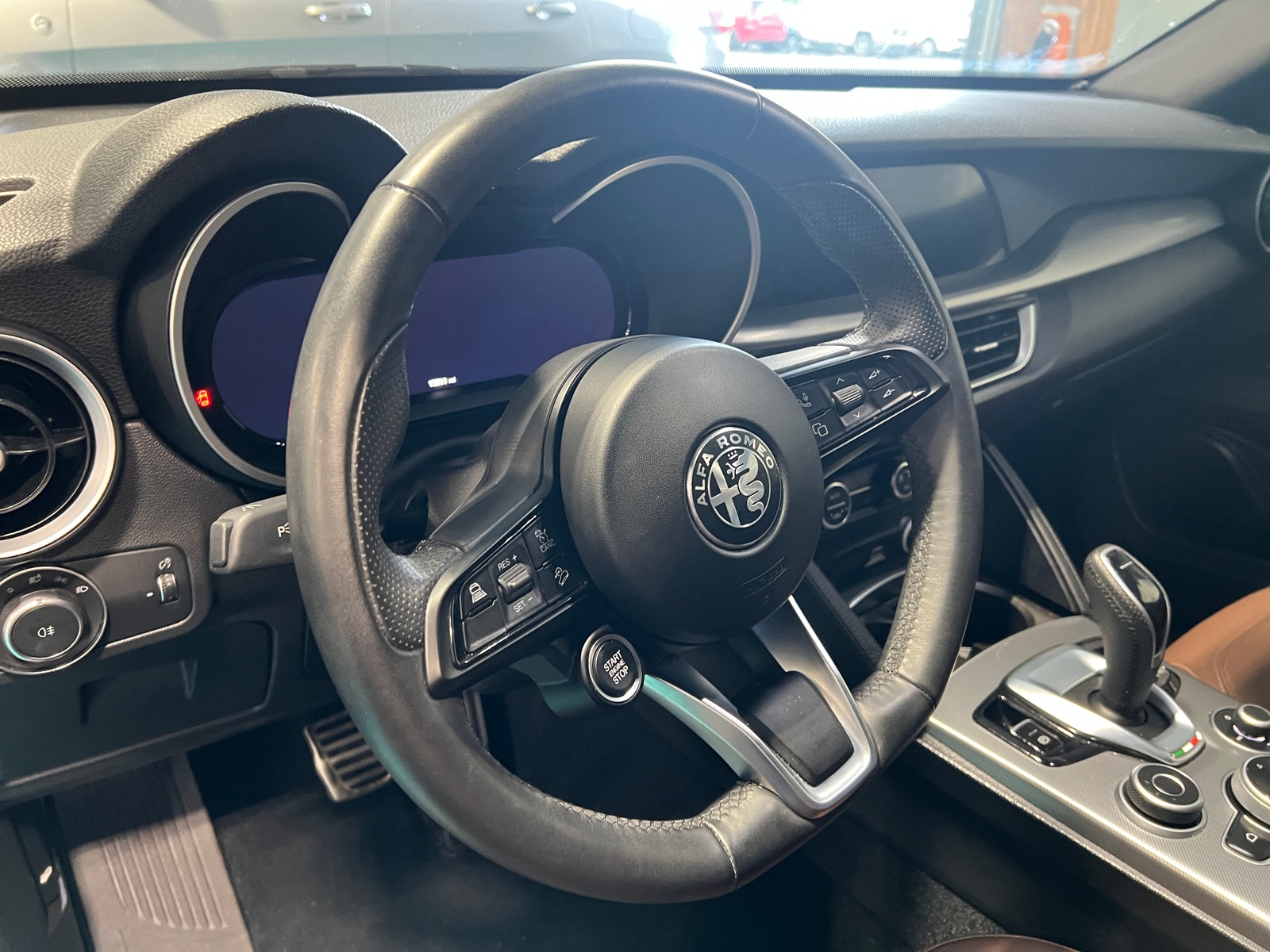Thumbnail: 2024 Alfa Romeo Stelvio - 4