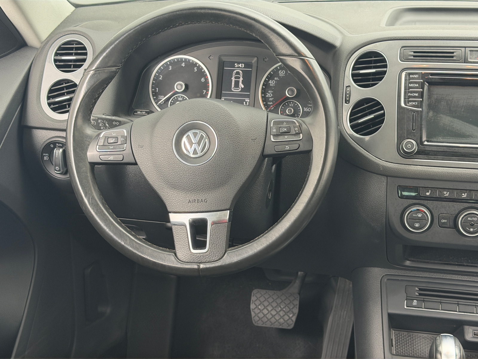 Thumbnail: 2017 Volkswagen Tiguan - 4