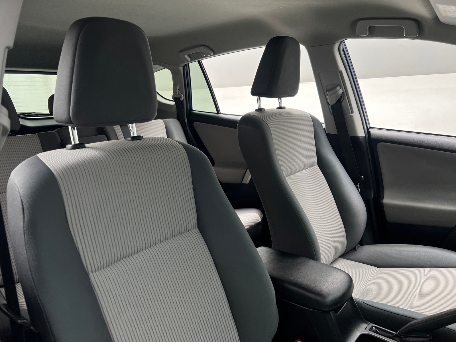 Thumbnail: 2015 Toyota RAV4 - 2