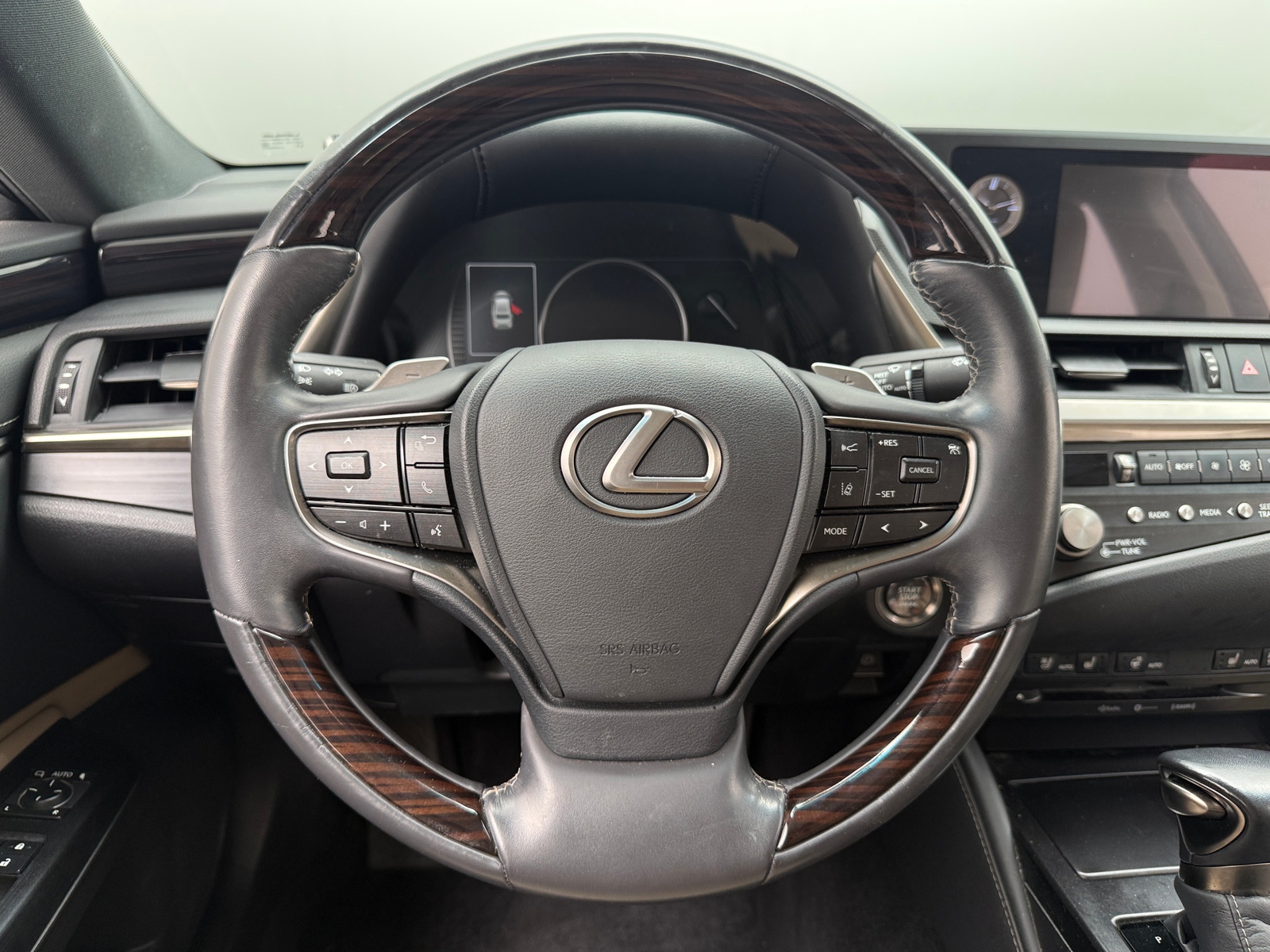 Thumbnail: 2021 Lexus ES - 4