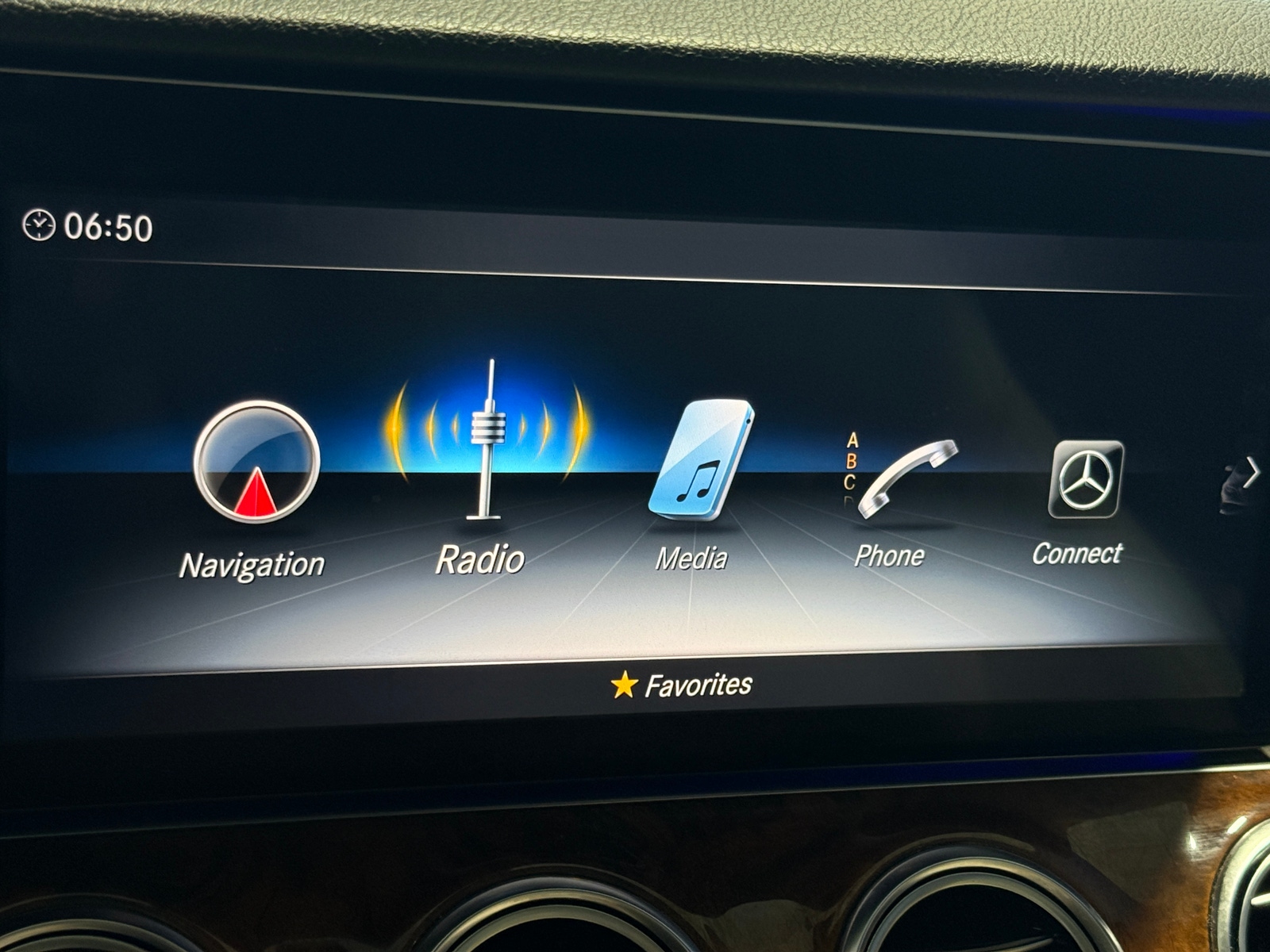 Thumbnail: 2019 Mercedes-Benz E-Class - 3