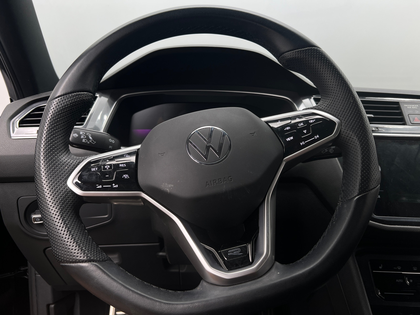 Thumbnail: 2023 Volkswagen Tiguan - 4