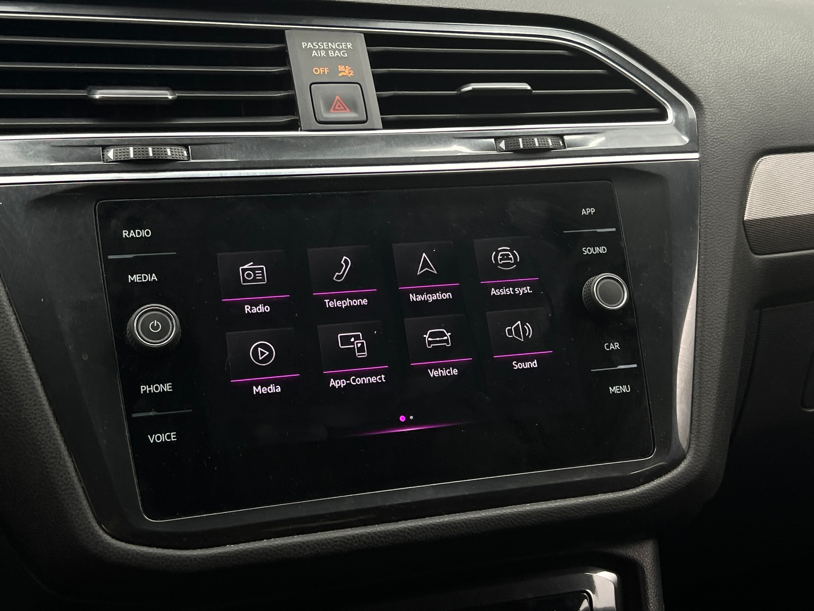 Thumbnail: 2023 Volkswagen Tiguan - 3