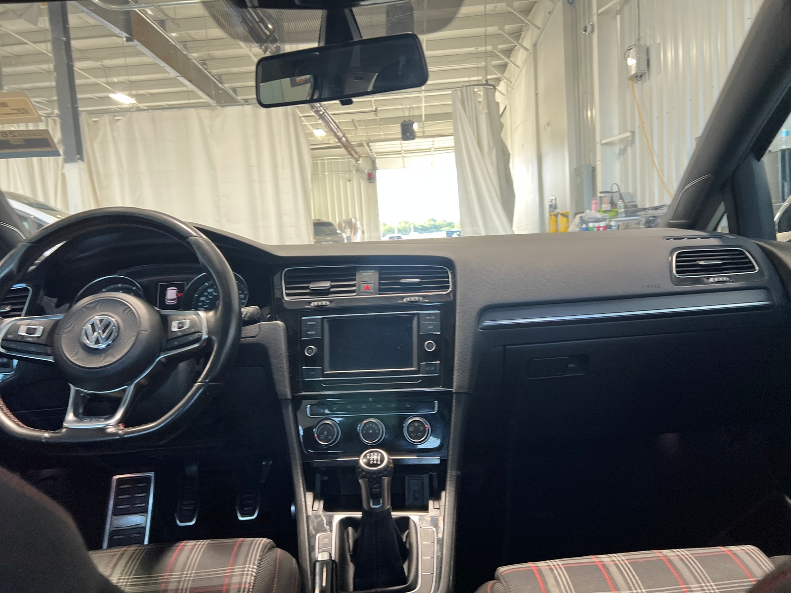 Thumbnail: 2018 Volkswagen Golf - 3