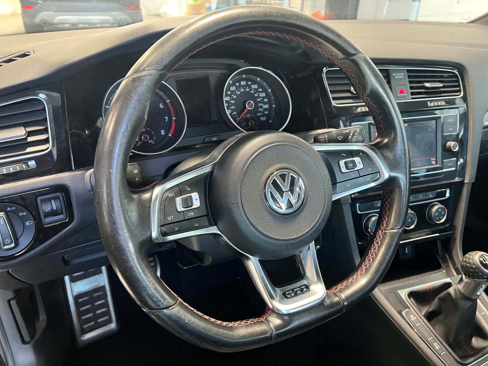 Thumbnail: 2018 Volkswagen Golf - 5