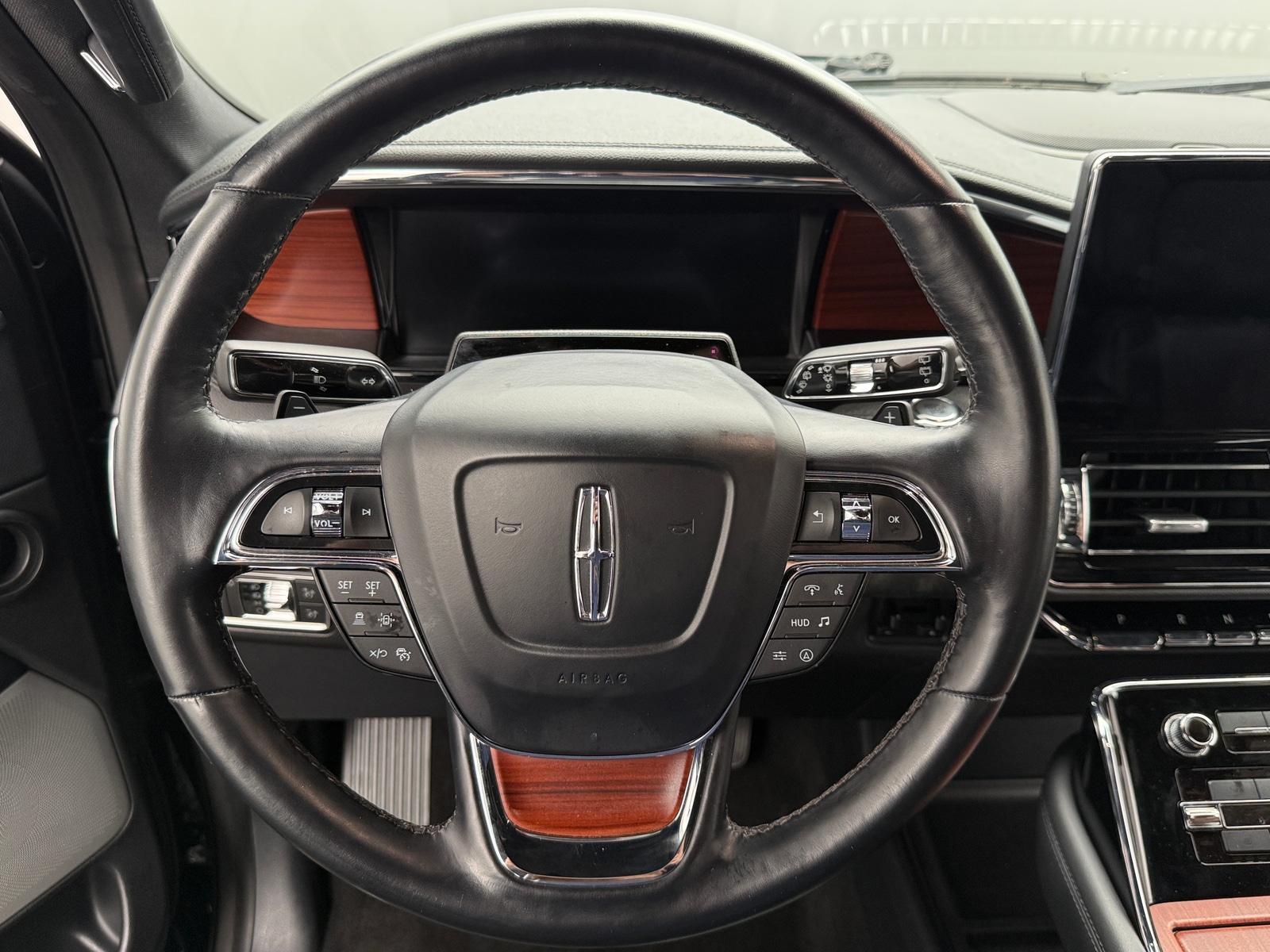 Thumbnail: 2022 Lincoln Navigator - 4