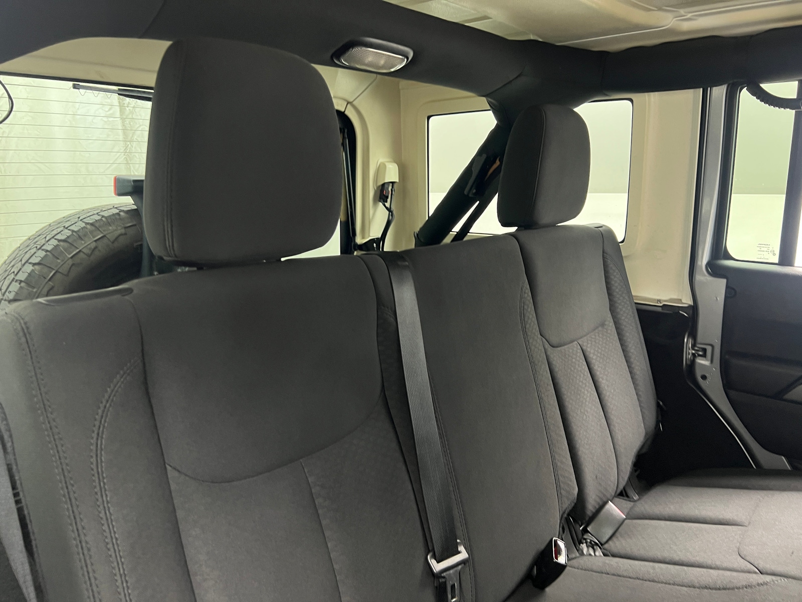 Thumbnail: 2016 Jeep Wrangler - 6