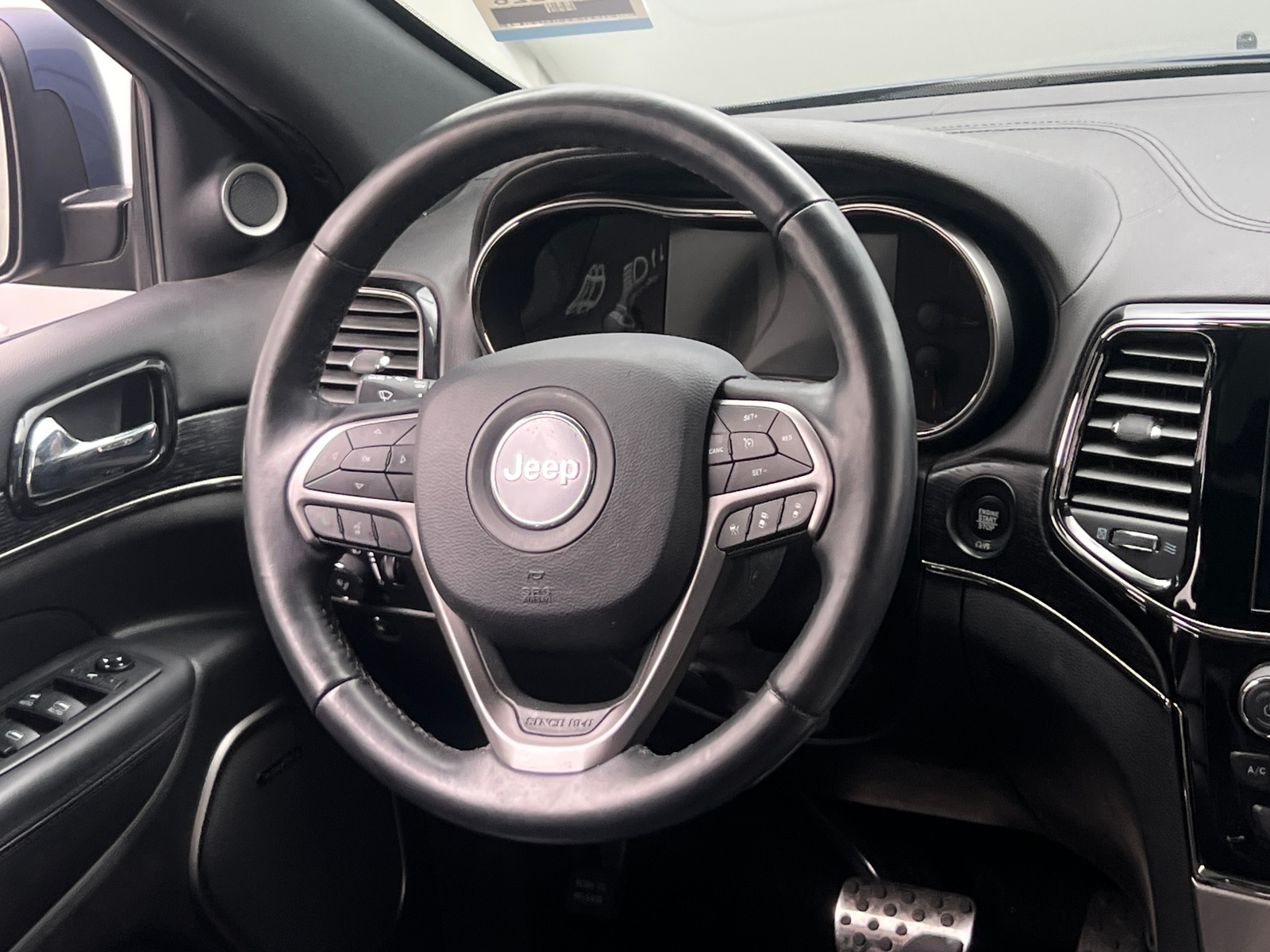Thumbnail: 2019 Jeep Grand Cherokee - 4