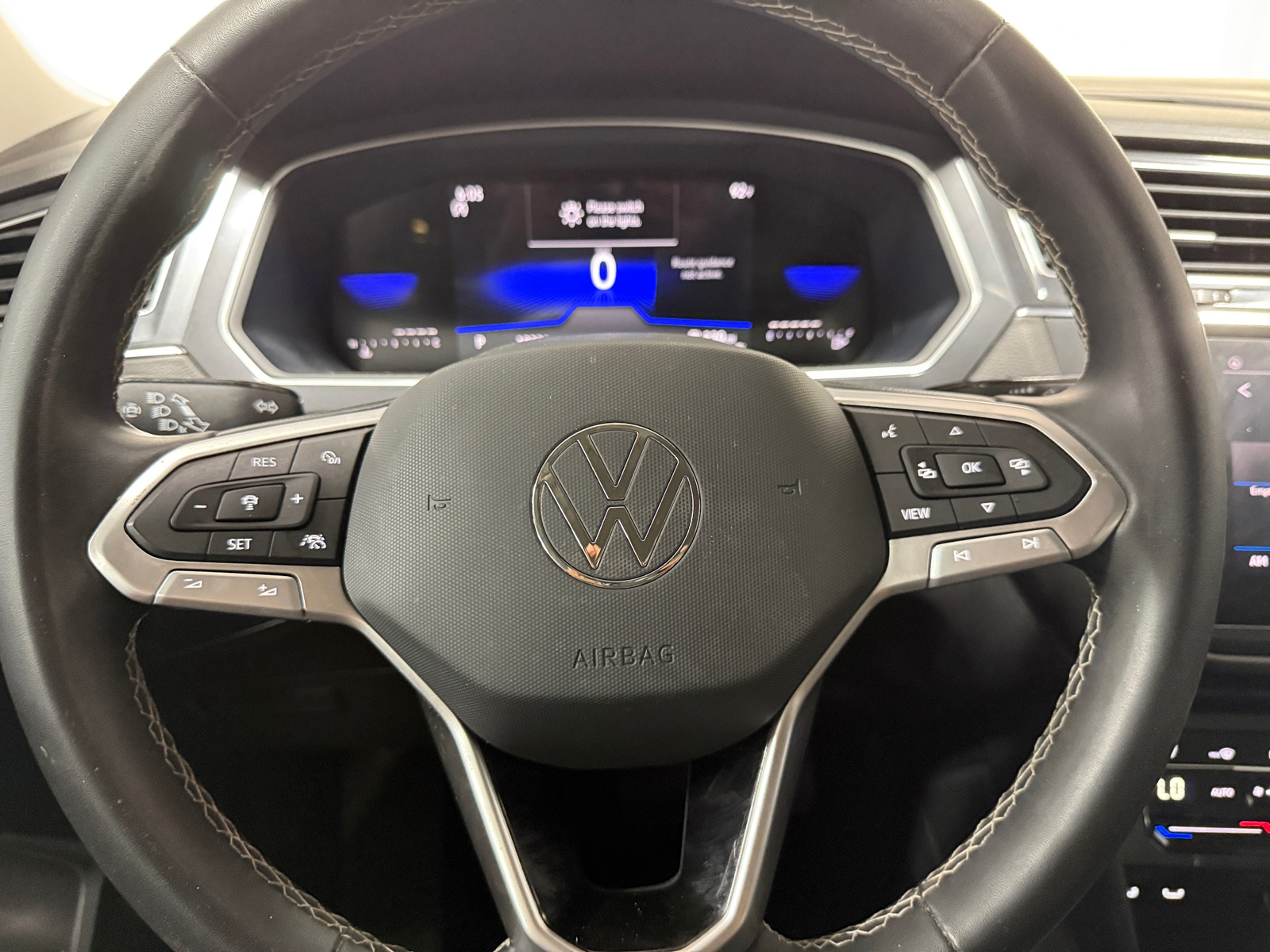 Thumbnail: 2023 Volkswagen Tiguan - 4