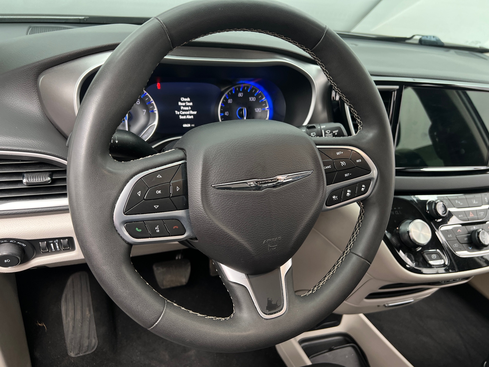 Thumbnail: 2024 Chrysler Pacifica - 4