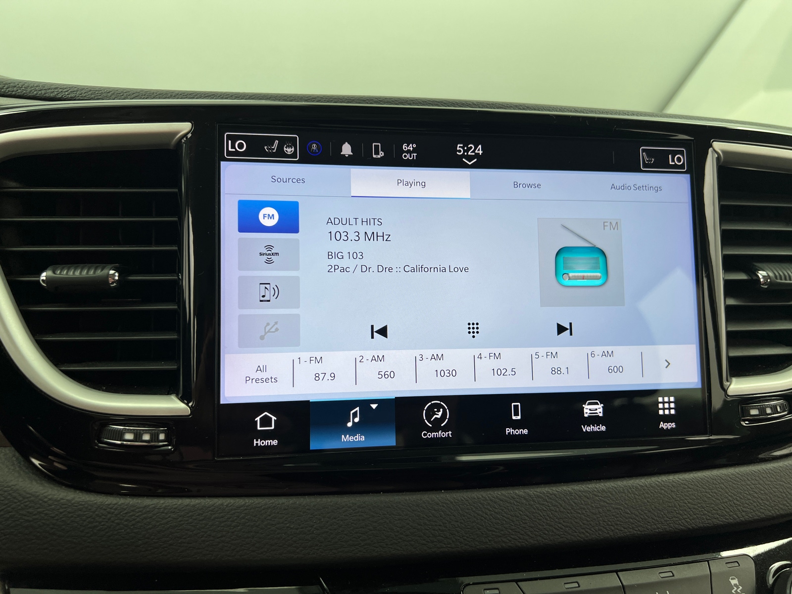 Thumbnail: 2024 Chrysler Pacifica - 3