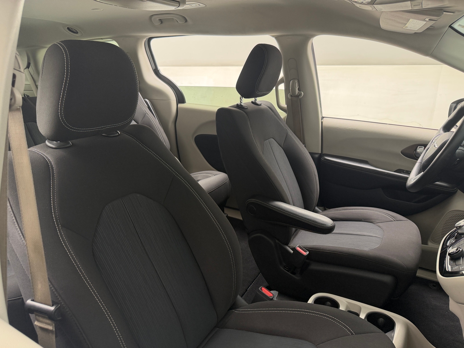 Thumbnail: 2020 Chrysler Voyager - 2