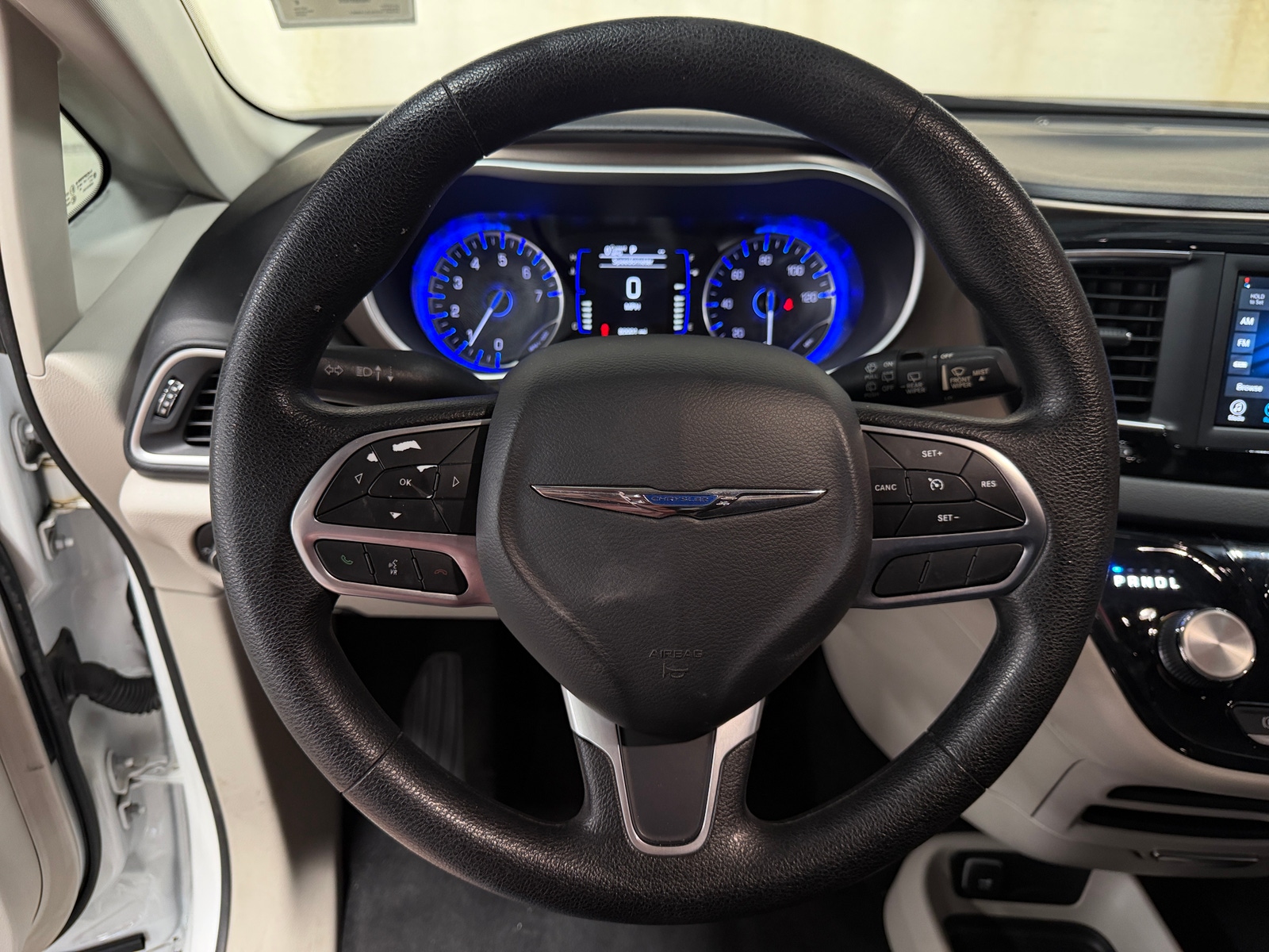 Thumbnail: 2020 Chrysler Voyager - 5