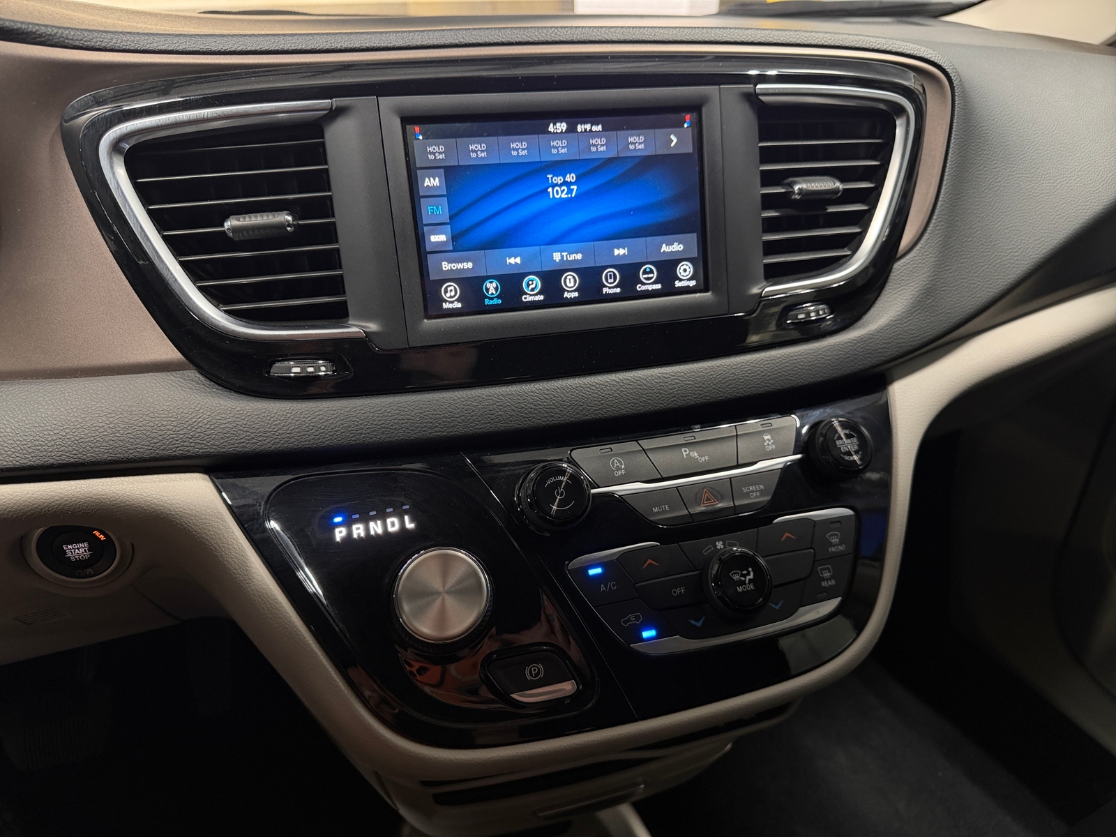 Thumbnail: 2020 Chrysler Voyager - 4
