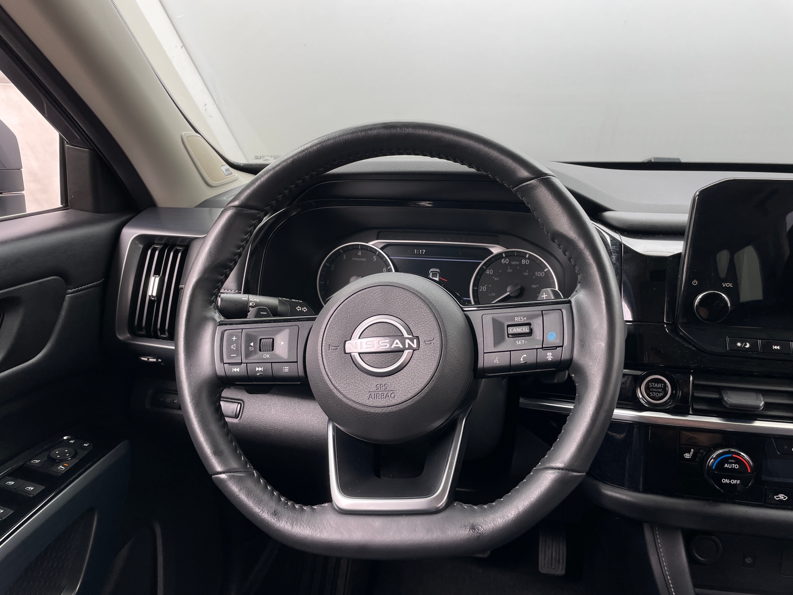 Thumbnail: 2023 Nissan Pathfinder - 4