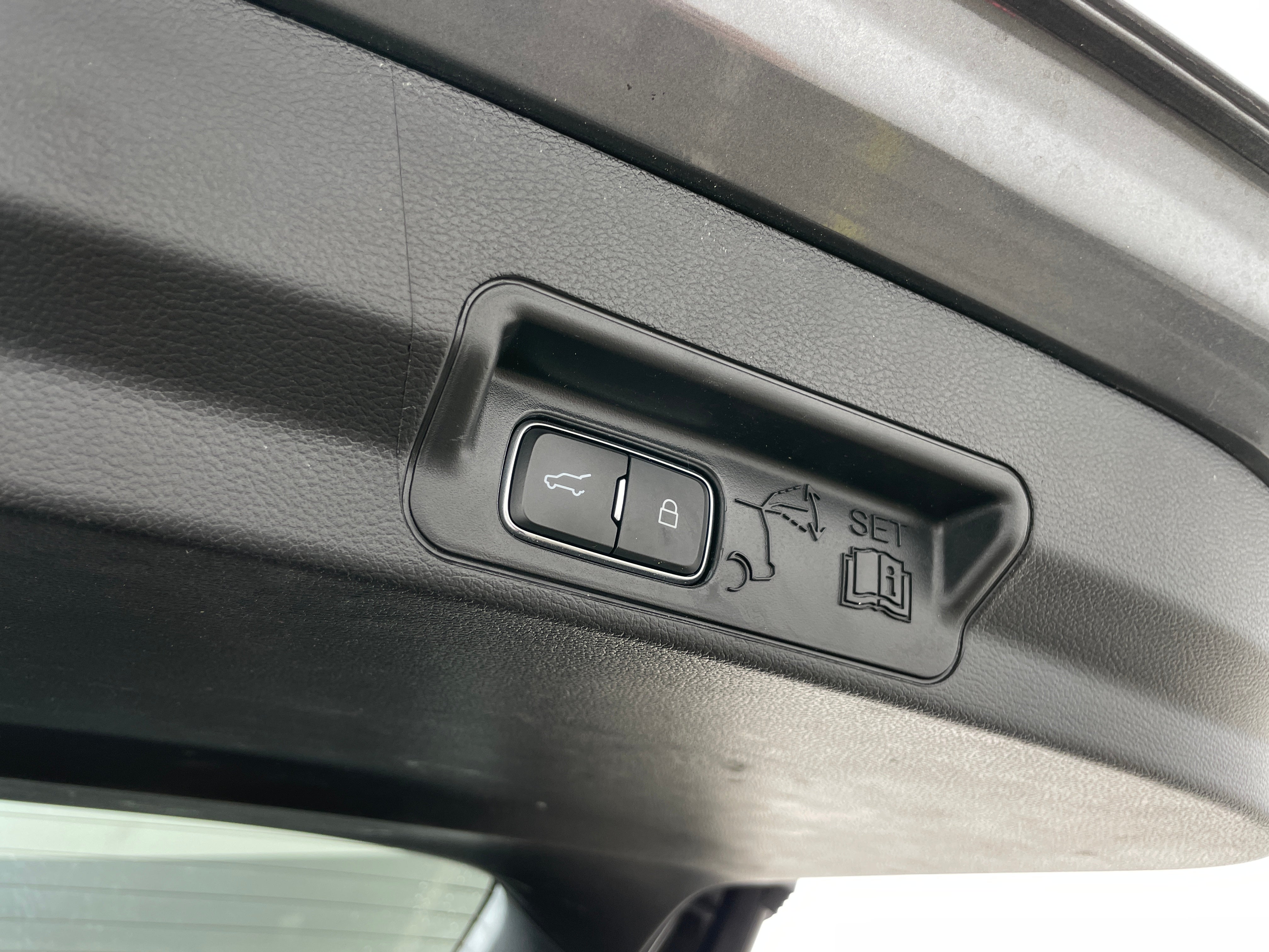 2021 Ford Explorer Base - Photo 10