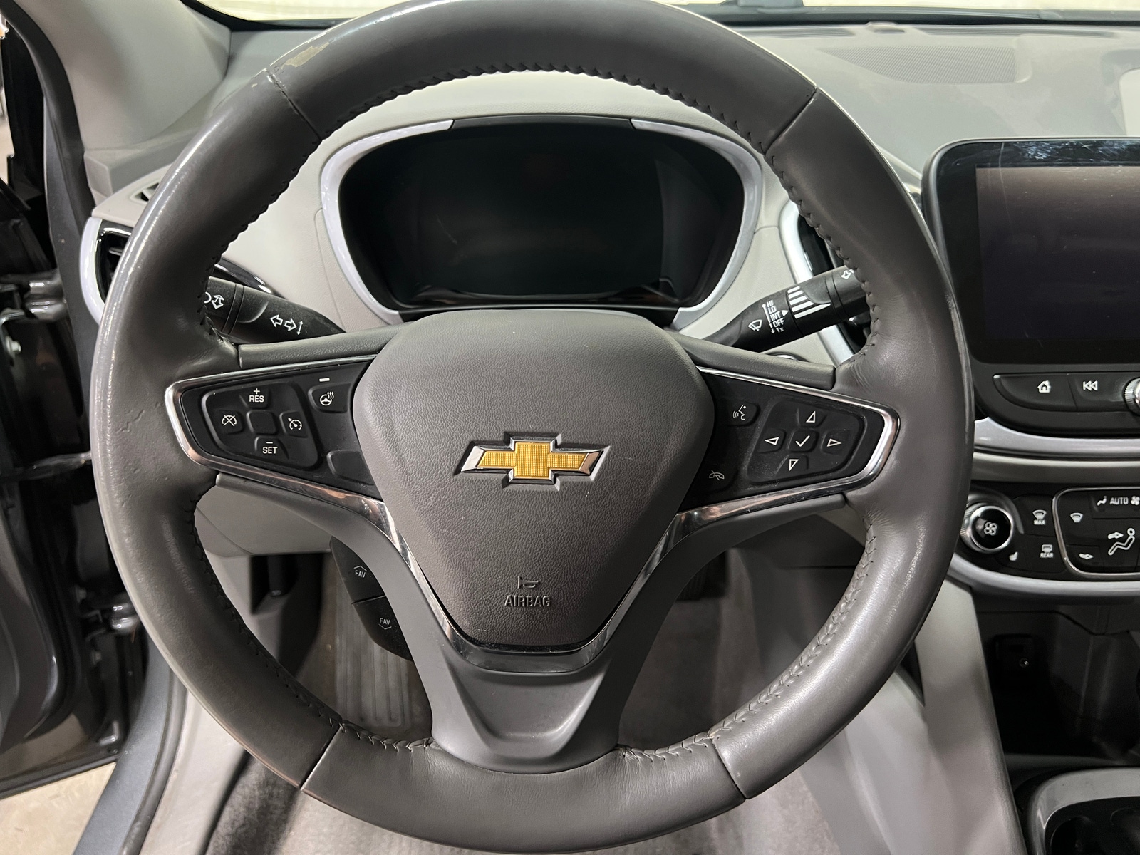 Thumbnail: 2018 Chevrolet Volt - 4