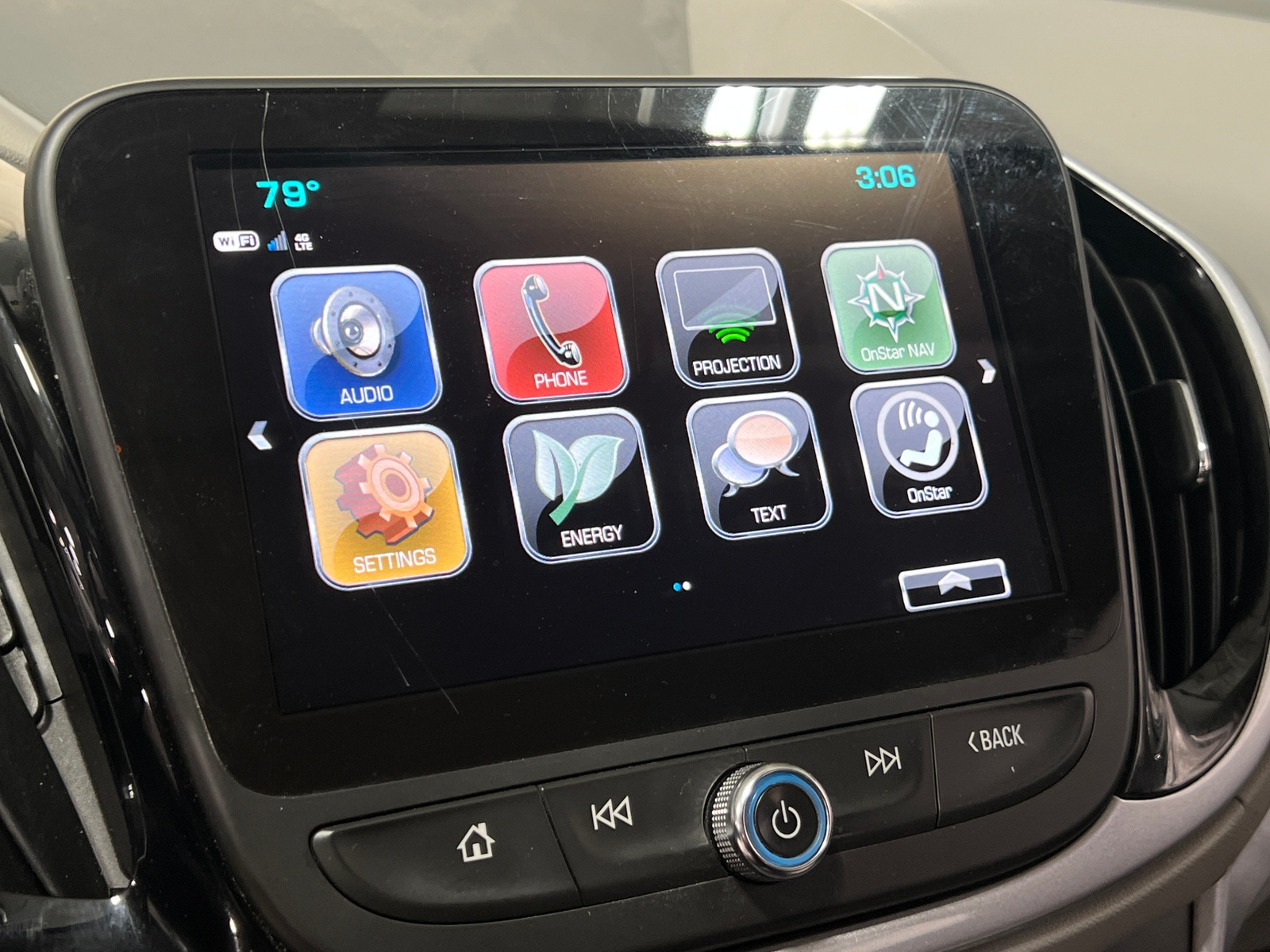 Thumbnail: 2018 Chevrolet Volt - 3