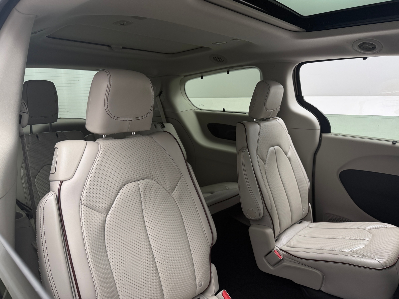 Thumbnail: 2017 Chrysler Pacifica - 5