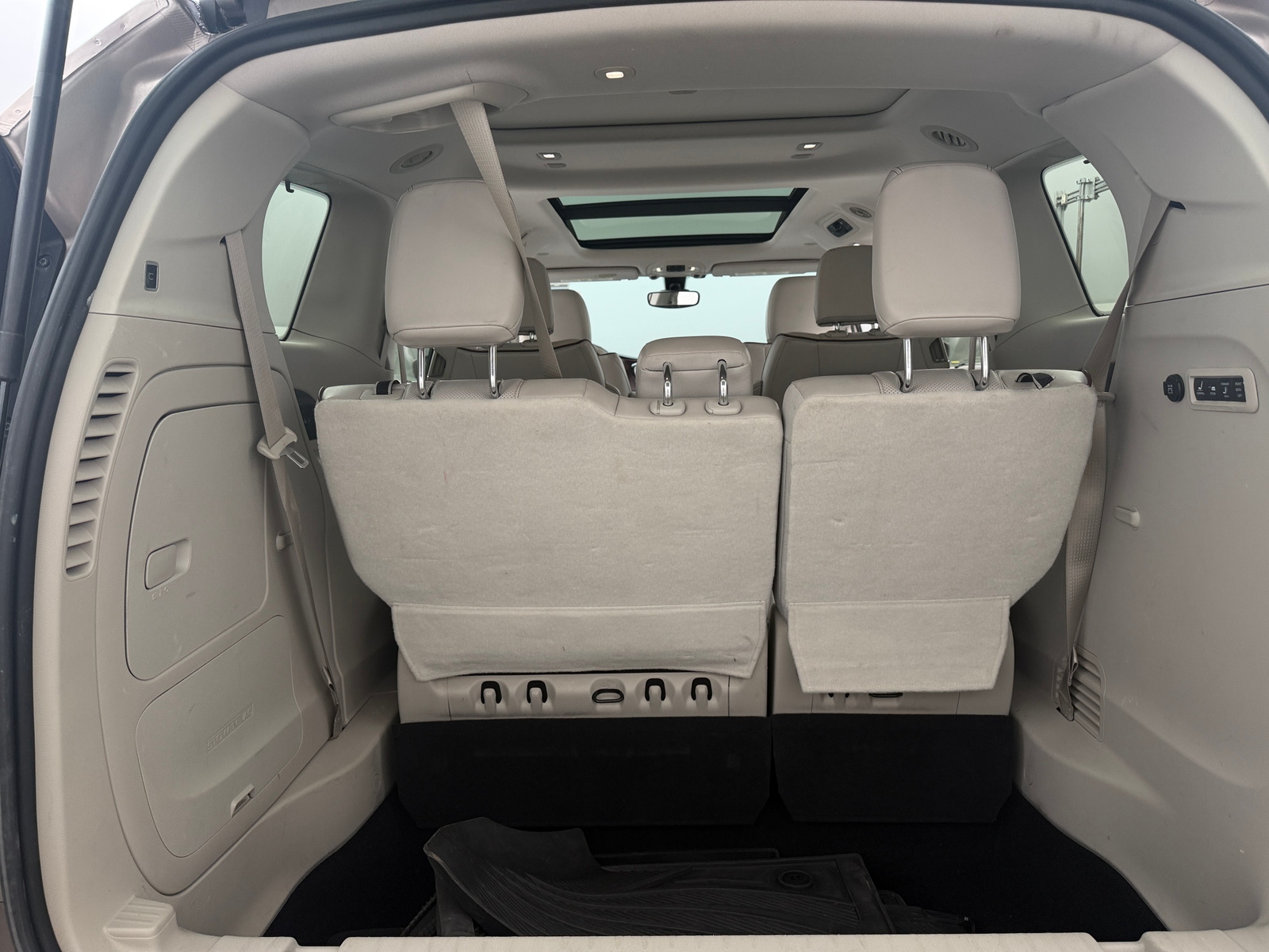 Thumbnail: 2017 Chrysler Pacifica - 6