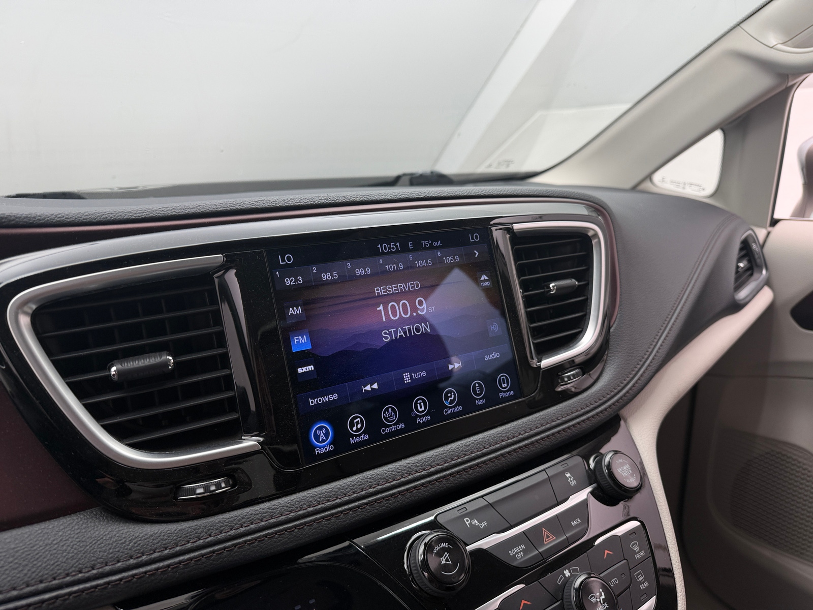Thumbnail: 2017 Chrysler Pacifica - 3