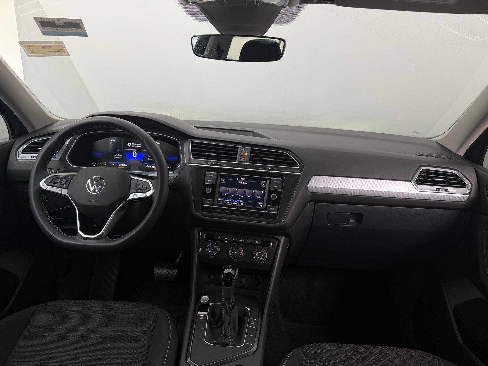 Thumbnail: 2024 Volkswagen Tiguan - 3