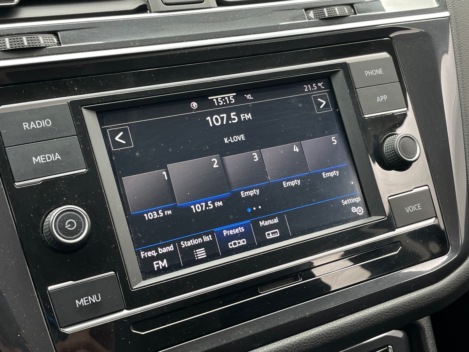 Thumbnail: 2021 Volkswagen Tiguan - 4