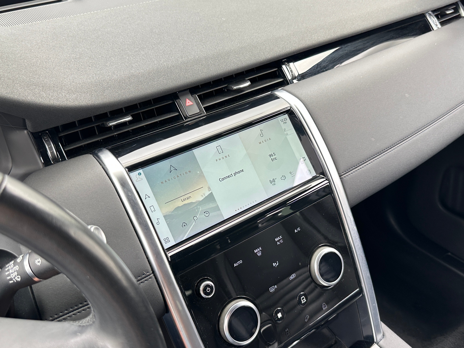 Thumbnail: 2021 Land Rover Discovery Sport - 3