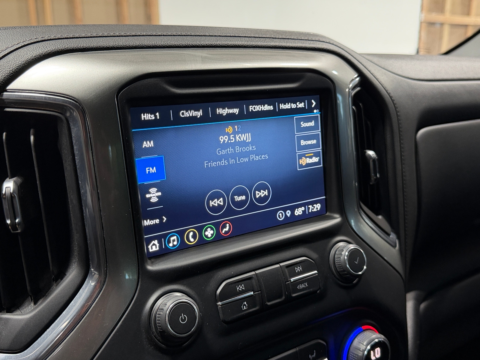 Thumbnail: 2021 Chevrolet Silverado 1500 - 4